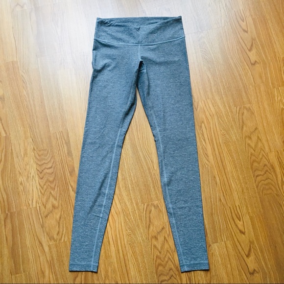 Lululemon Wunder Under (grey) size 6/regular rise - Picture 2 of 5